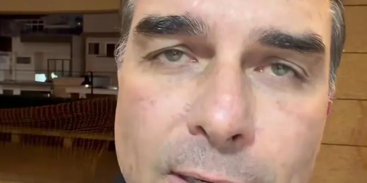 Crise no PL: Agenda de Flávio Bolsonaro com aliados de Eduardo Paes provoca mal-estar e amplia tensão no Rio