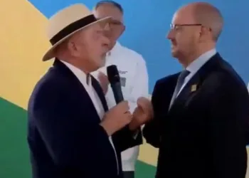 ( VIDEO) GOVERNADOR INTERINO DO RJ CHORA EM EVENTO COM LULA NA CIDADE