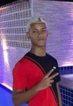 (IMAGENS FORTÍSSIMAS) Invasão de traficantes do TCP em comunidade rival Provoca Intenso Tiroteio e Mata Adolescente de 16 Anos no Rio!! Se é sensível, NÃO VEJA…