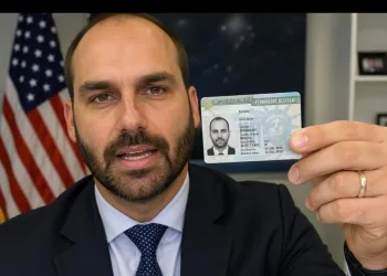Eduardo Bolsonaro anuncia concessão de green card e reforça planos de permanecer nos Estados Unidos
