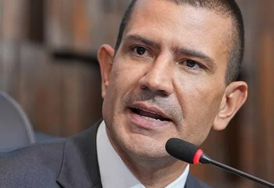Pré candidato a governador Douglas Ruas Promete Resolver a Saúde do estado, Mas não consegue arrumar um vice governador pra chamar de seu…