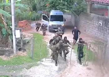 ( VIDEO) URGENTE!! IMAGENS MOSTRAM INVASÃO DE TRAFICANTES DO COMANDO VERMELHO EM CAMPO GRANDE E GUARATIBA!!