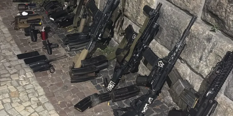 ( IMAGENS FORTES) Noite de terror na Avenida Brasil: cinco criminosos e dois policiais militares morrem em intenso confronto