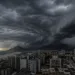 RIO EM ALERTA: NOVO CICLONE AVANÇA E SEXTA-FEIRA PODE SER MARCADA POR VENTANIA E FRIO