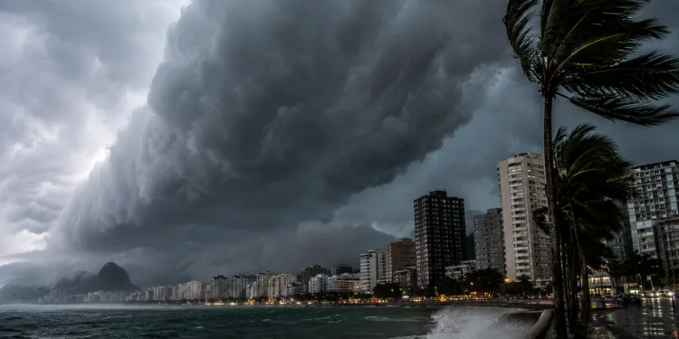 RIO EM ALERTA! Prefeitura Aciona Estágio 2 e Previsão Assusta com Ventania Forte e Risco de Ocorrências