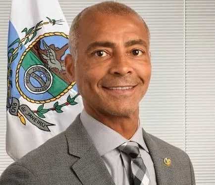 OPÇÕES DE TÍTULO:  ROMÁRIO ROMPE COM O PL E DECLARA APOIO A EDUARDO PAES NA CORRIDA PELO GOVERNO DO RIO