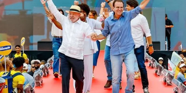 M MORTES  LULA SOBE O TOM EM BANGU E PROMETE RETOMAR ÁREAS