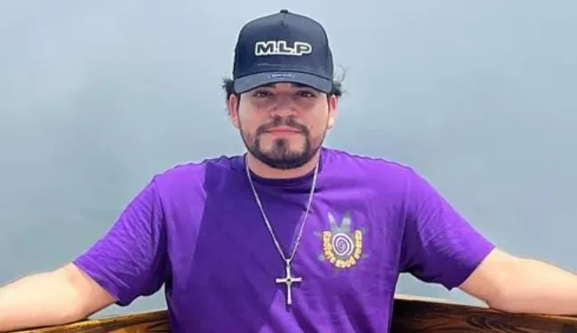 ( VÍDEO FORTE) INFLUENCIADOR DIGITAL  É EXECUTADO DURANTE TRANSMISSÃO E CENA CHOCA A INTERNET