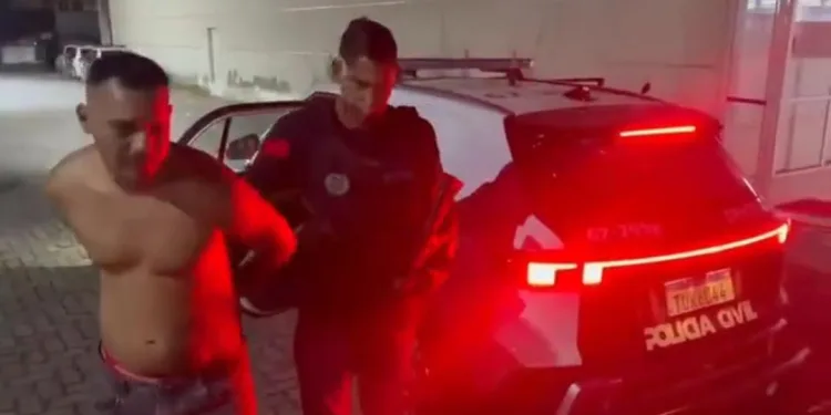 ( VIDEO) MILICIANO É PRESO COM ARMAS DE GUERRA EM GUARATIBA