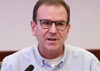 EDUARDO  PAES DOMINA PESQUISA DATAFOLHA E CHEGA A 41%; DOUGLAS RUAS TEM 19%