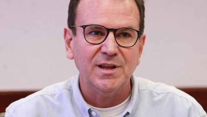 EDUARDO  PAES DOMINA PESQUISA DATAFOLHA E CHEGA A 41%; DOUGLAS RUAS TEM 19%
