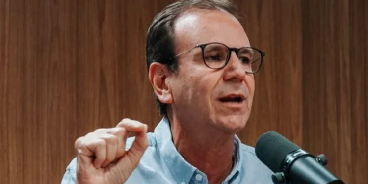 LARGOU NA FRENTE! Eduardo Paes chega a 48,3% e amplia vantagem sobre Douglas Ruas