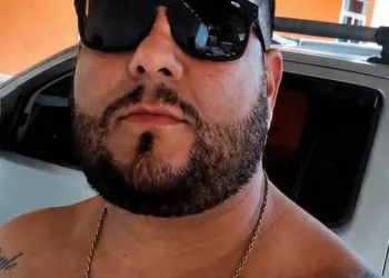 CHUVA DE TIROS: EX-ASSESSOR DE VEREADOR É EXECUTADO DENTRO DE CARRO NO RIO