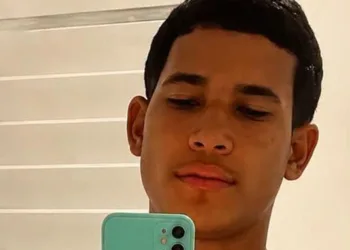 ADOLESCENTE DE 17 ANOS DESAPARECE EM GUARATIBA E FAMÍLIA FAZ APELO DESESPERADO POR AJUDA