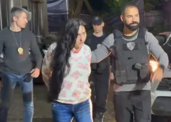 Mulher é presa após matar a própria mãe de 77 anos com golpes de martelo no Rio