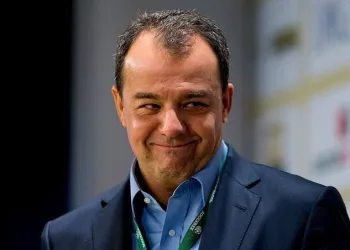 Sérgio Cabral é condenado por regalias na prisão e terá de pagar R$ 1 milhão