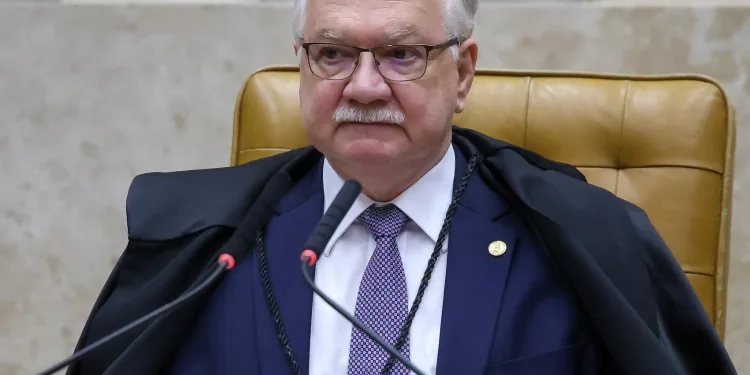 CRISE EXPLODE NO STF: FACHIN AGUARDA EXPLICAÇÕES DE MORAES E MENDONÇA PARA DECIDIR PRÓXIMO PASSO