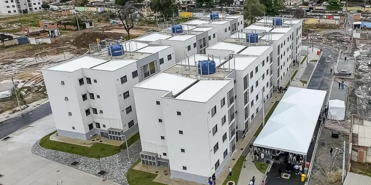 Prefeitura do Rio entrega 96 novos apartamentos do Morar Carioca na Comunidade do Aço, em Santa Cruz