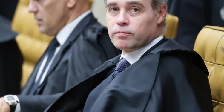 PF pede a André Mendonça acesso a pagamentos de Vorcaro a pessoas com foro privilegiado