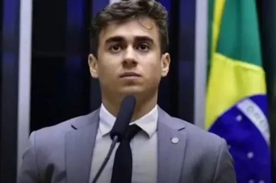 “FRANGA HOMOFÓBICA”: RENAN SANTOS DISPARA CONTRA NIKOLAS E FAZ INSINUAÇÕES SOBRE EX-MBLS