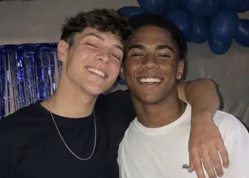 CASAL GAY RELATA ATAQUE HOMOFÓBICO AO ANDAR DE MÃOS DADAS NO CALÇADÃO DE BANGU
