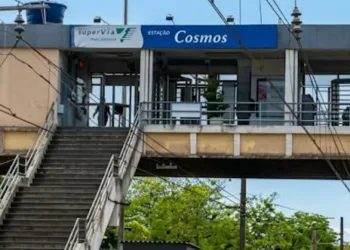Homem morre atropelado por trem próximo à estação de Cosmos, na Zona Oeste do Rio