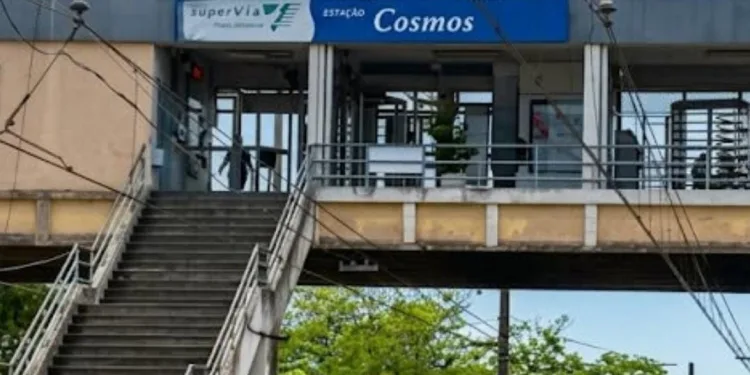 Homem morre atropelado por trem próximo à estação de Cosmos, na Zona Oeste do Rio