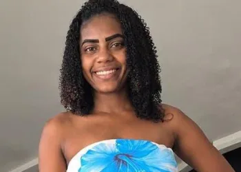 MULHER É ATACADA ENQUANTO DORMIA DENTRO DE CASA EM SEPETIBA; RELATO APONTA ABUSO E GOLPES DE FACA