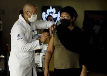 Prefeitura do Rio amplia vacinação contra a Covid-19 para trabalhadores da saúde