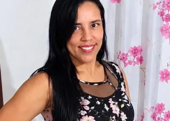 mulher é assassinada com tiro na cabeça dentro de igreja no Rio