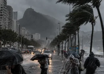 FRENTE FRIA MUDA O TEMPO NO RIO E TRAZ RISCO DE TEMPORAIS E RAJADAS DE 80 KM/H