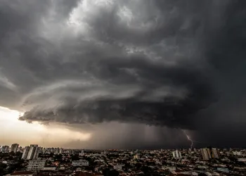 ALERTA MÁXIMO! TEMPESTADE AMEAÇA 10 ESTADOS E VENTOS PODEM CHEGAR A 100 KM/H NO RIO