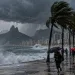 FRENTE FRIA MUDA O TEMPO NO RIO E TRAZ ALERTA PARA VENTOS MUITO FORTES NO DOMINGO