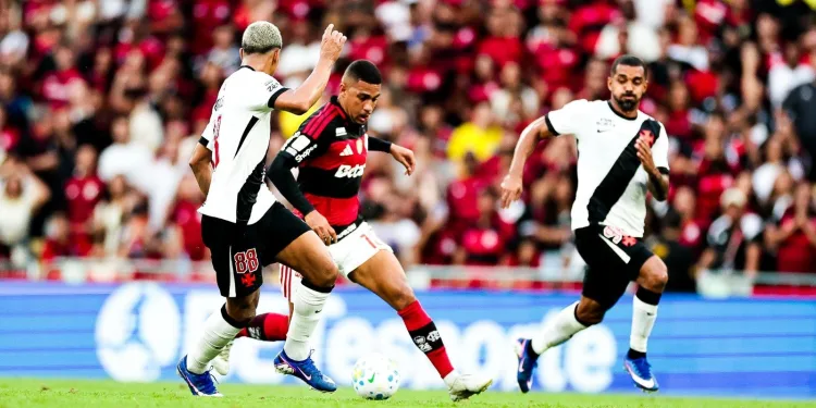 Torcida dividida entre Vasco e Flamengo no clássico pelo Brasileirão.