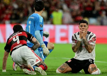 Caso Marcos Rojo envolve a escalação do zagueiro pelo Estudiantes contra o Flamengo.