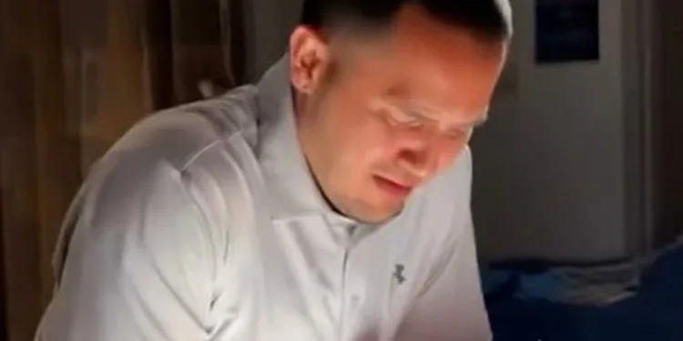 Parto feito pelo marido de Rosa Jeong após o obstetra sair do quarto.