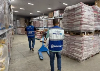 Arroz apreendido no Rio durante fiscalização de classificação do produto.