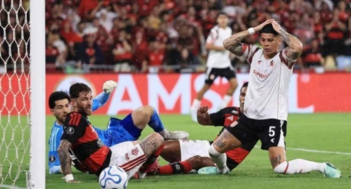 Protesto do Flamengo contra a escalação de Marcos Rojo na semifinal da Libertadores.