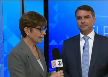 Debate com Lula: Flávio Bolsonaro comenta o encontro antes do segundo turno.