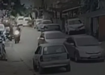 Irmãos mortos em Belford Roxo em ataque a tiros dentro de uma barbearia.