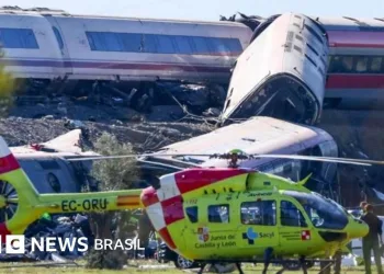 Acidente de trem com composições de alta velocidade na Espanha.