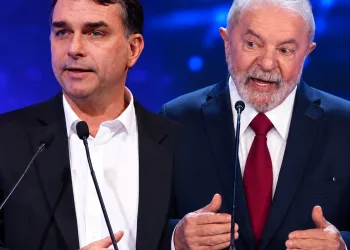 URGENTE!! REDE RECORD CANCELA DEBATE ENTRE LULA E FLÁVIO BOLSONARO E DECISÃO AGITA ELEITORES NAS REDES SOCIAIS!!