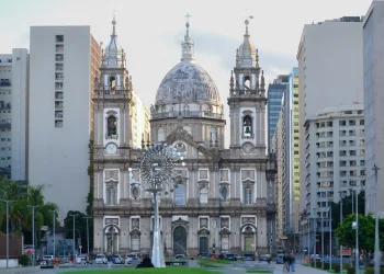 Vitrais da Candelária antes do processo de restauração.