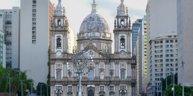 Vitrais da Candelária antes do processo de restauração.