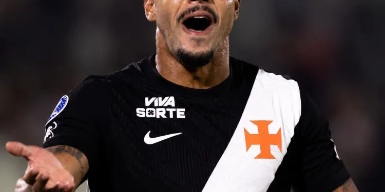 JOGADOR DO VASCO ENTRA NA MIRA DA POLÍCIA, É INTIMADO A ENTREGAR PASSAPORTE E CASO ENVOLVE SUSPEITA DE LIGAÇÃO COM COMANDO VERMELHO