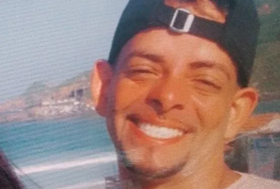( IMAGENS FORTES) TRAFICANTES DO COMANDO VERMELHO EXECUTAM TRAFICANTES RIVAIS NO RIO