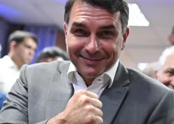 Flávio Bolsonaro afirma que pretende incluir o Brasil no “Escudo das Américas”
