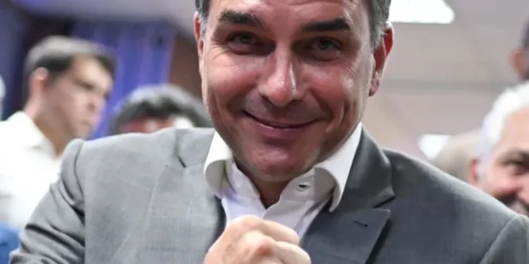 Flávio Bolsonaro afirma que pretende incluir o Brasil no “Escudo das Américas”