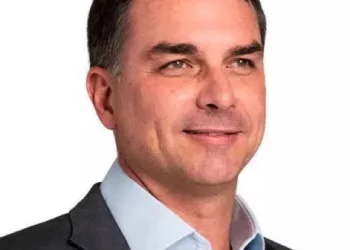 TSE MANDA FLÁVIO BOLSONARO APAGAR VÍDEO POLÊMICO E CASO ENVOLVE CARLOS BOLSONARO E PABLO MARÇAL