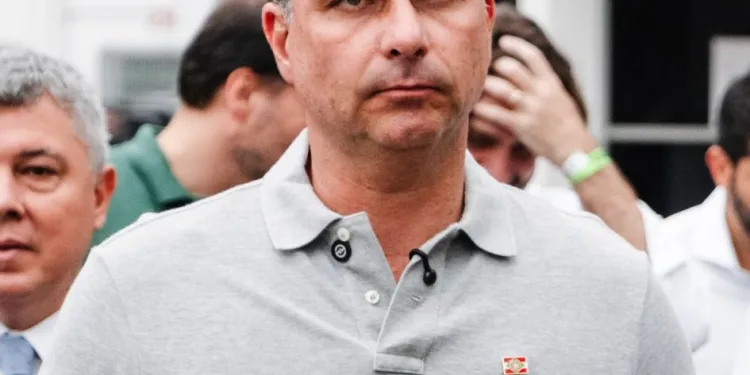 APÓS DERROTA NA DISPUTA PRESIDENCIAL, FLÁVIO BOLSONARO PODE FICAR SEM MANDATO ELETIVO PELA PRIMEIRA VEZ EM 24 ANOS